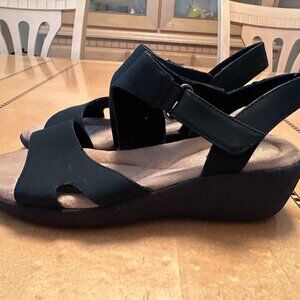 NEW Easy Spirit Women's size 6W Sekasha Slingback Black Wedge Sandals